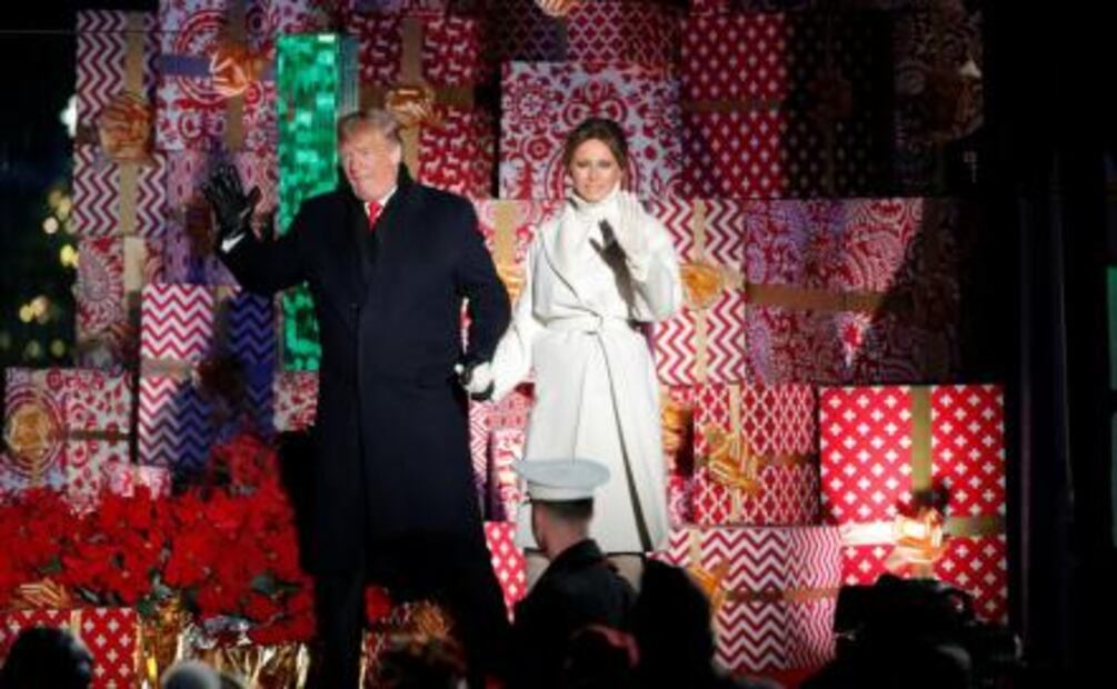 Donald y Melania Trump encienden Árbol Nacional de Navidad de la Casa Blanca