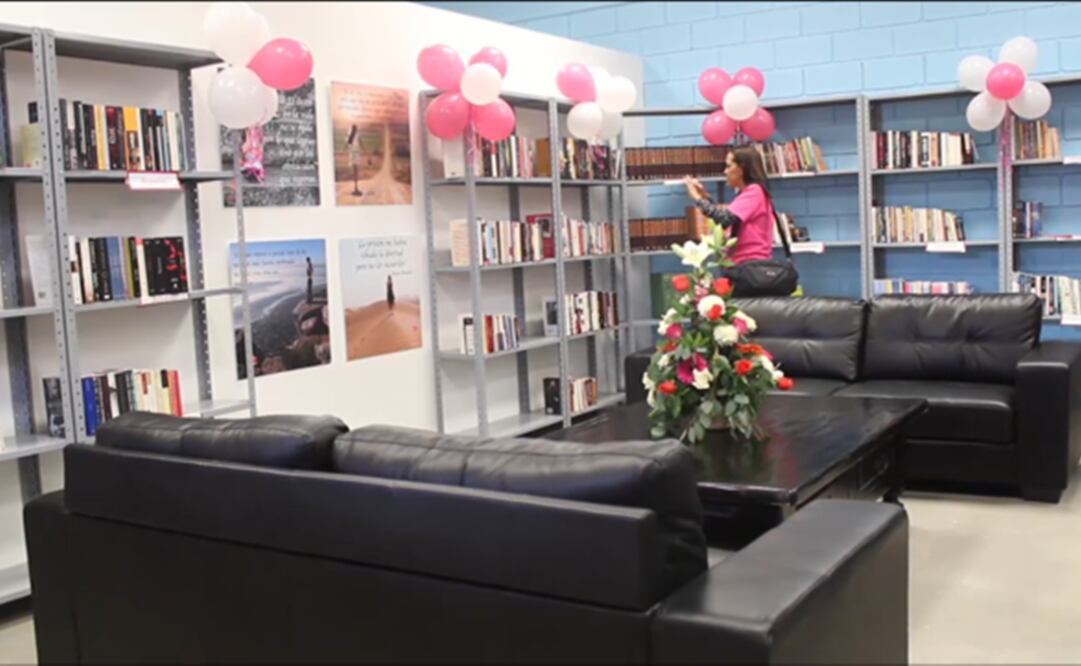 Desde hace un año hombres y mujeres tienen acceso a una librería que fue inaugurada en octubre de 2017 con un padrón de 4 mil 500 libros, y que ya supera los 5 mil ejemplares (Foto: Gabriela Martínez / EL UNIVERSAL)