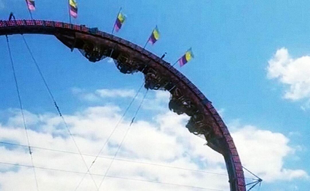 Más de dos horas demoraron rescatistas en ayudar a quienes quedaron atrapados tras un desperfecto. Foto: Captura