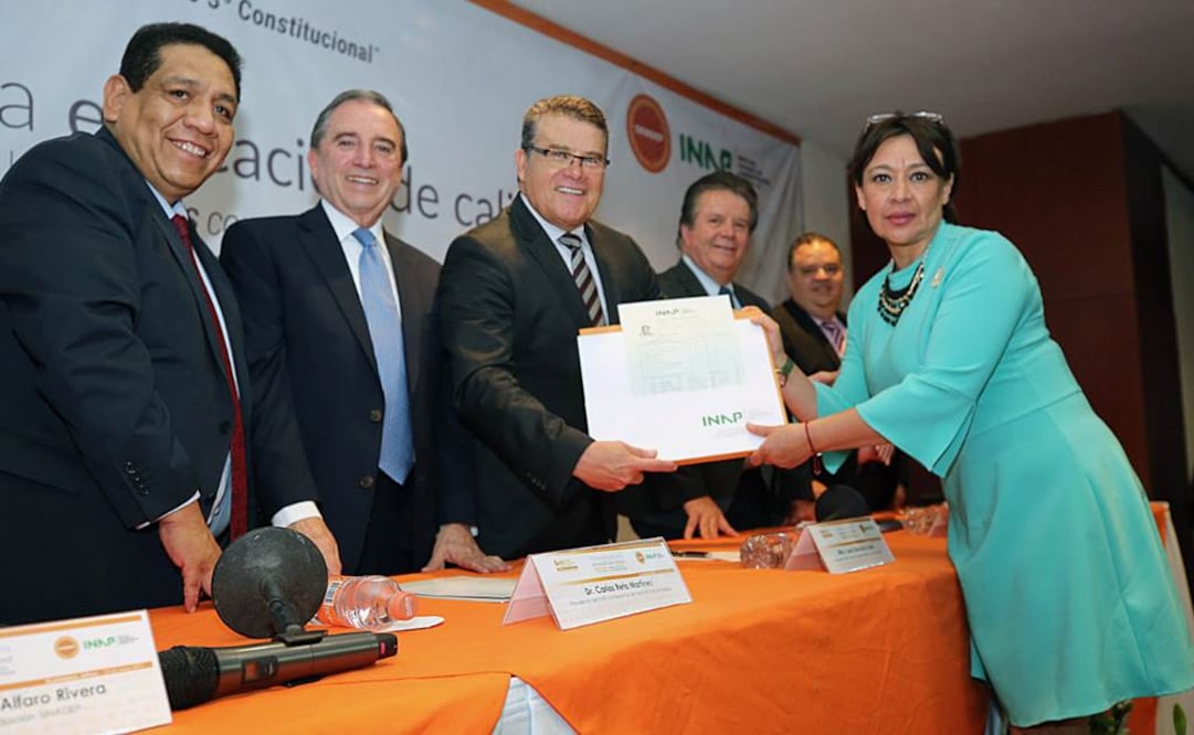 Se gradúa generación de maestros líderes en calidad educativa