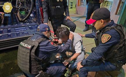 Policías evitan intento de suicidio en puente peatonal de la Benito Juárez
