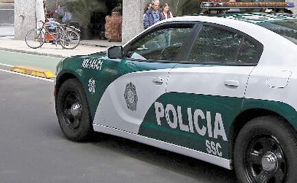 Con puñetazos y patadas, policía en presunto estado de ebriedad golpea a dos reporteros en CDMX