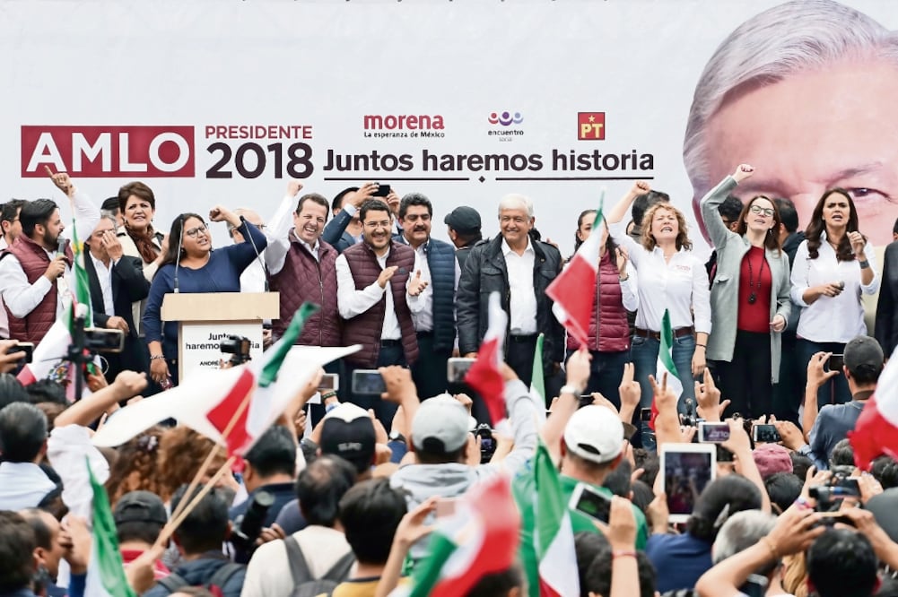 Andrés Manuel López Obrador, candidato presidencial de Morena, PT y PES, realizó un mitin en la delegación Benito Juárez y ofreció resolver el caso de Mexicana de Aviación, y sacar la verdad de la desaparición de los 43 normalistas. Foto: BERENICE FREGOSO