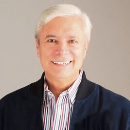 Candidato morenista regala dinero en efectivo en BC