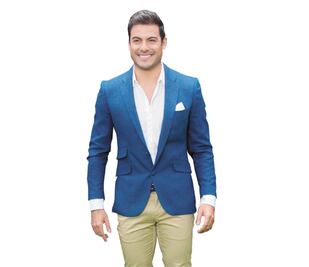 Carlos Rivera mueve al mundo