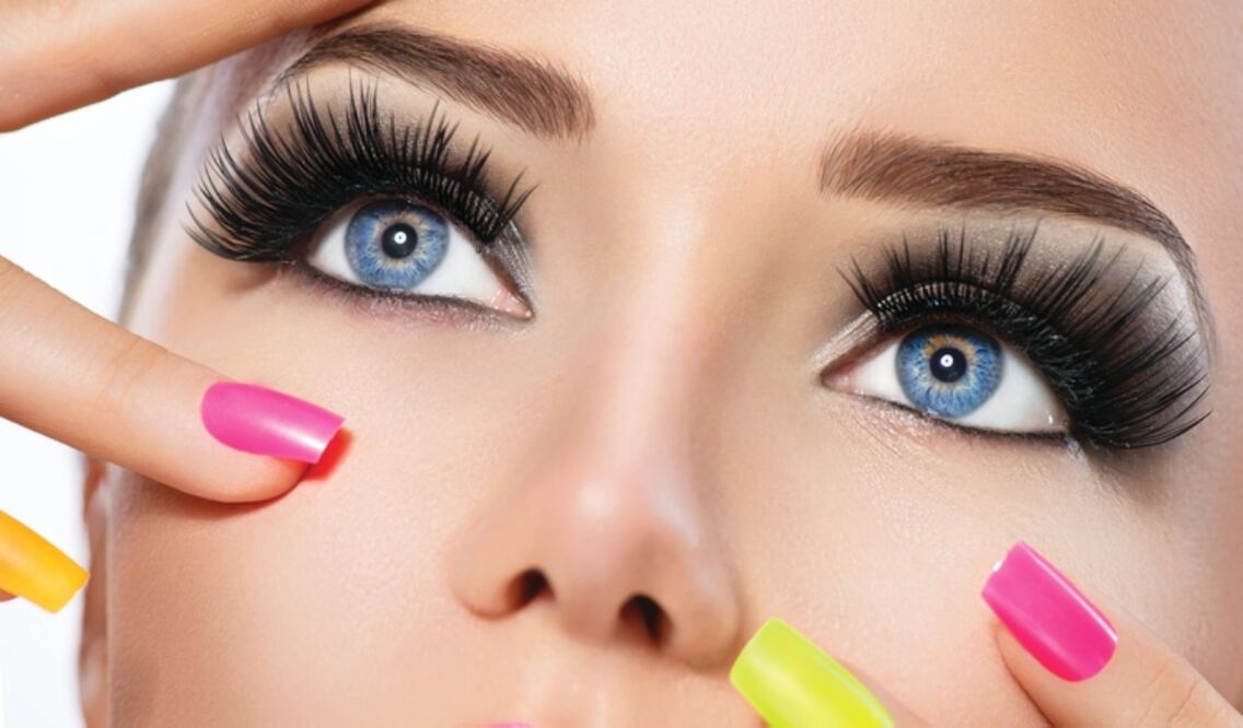 Toman nota para que las pestañas que tanto deseas las consigas de forma natural / Foto :Uniplash