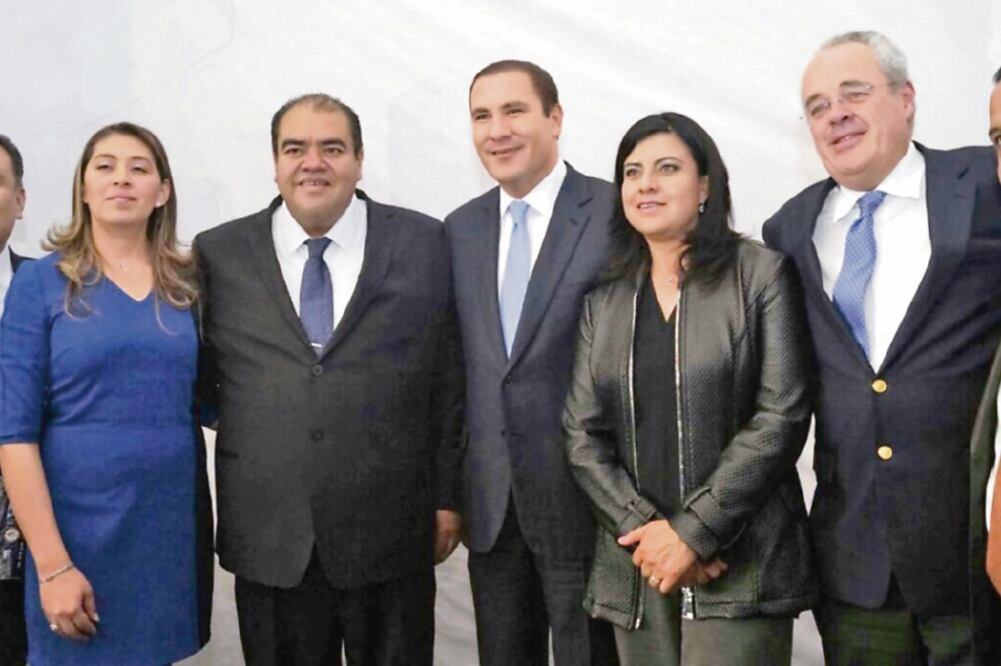 El gobernador de Puebla, Rafael Moreno Valle, asistió al informe de gobierno de los ediles mexiquenses Luis Castro y Miriam Escalona (ESPECIAL)