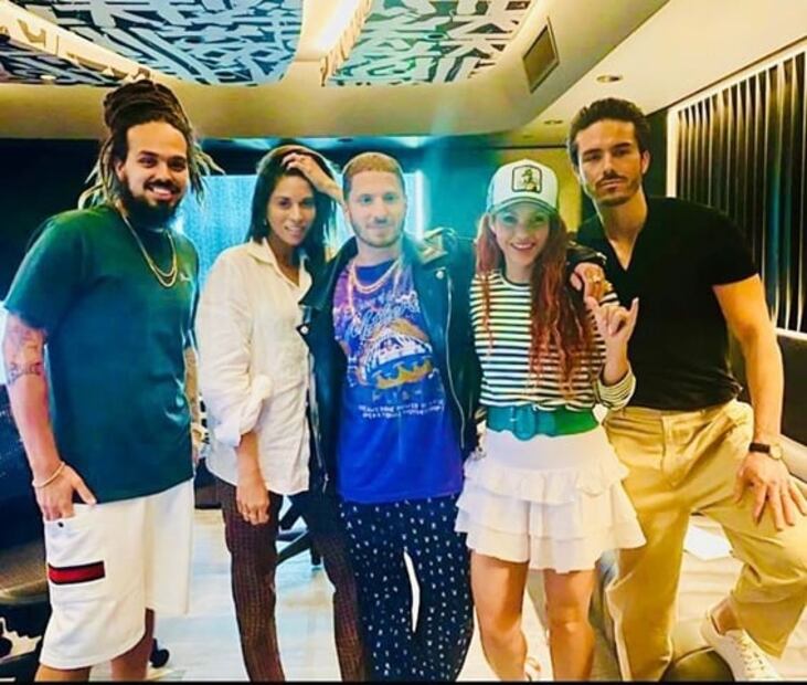 El look de Shakira para regresar a trabajar