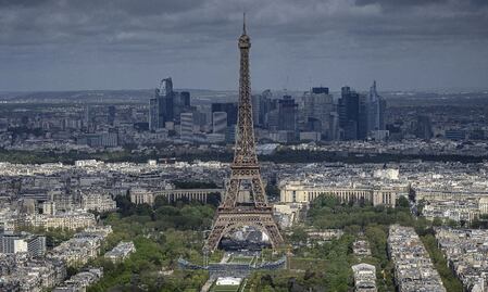 Gobierno francés busca corregir su presupuesto con menos impuestos y déficit