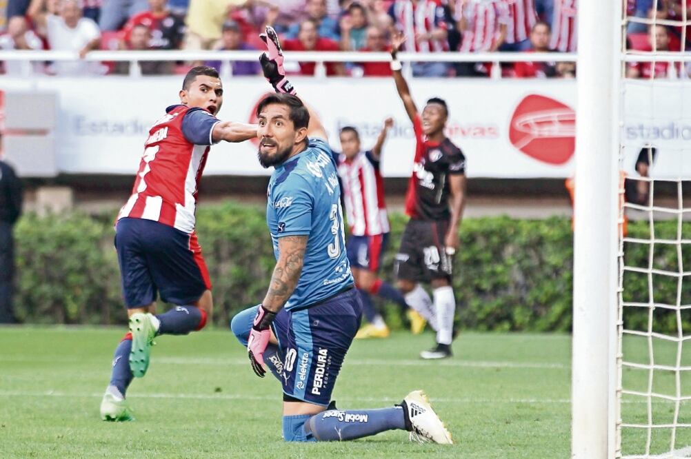 Orbelín Pineda. Su anotación al 44’, significó para el Rebaño Sagrado el pase a las semifinales del Torneo Clausura 2017 (FOTOS: IMAGO7)