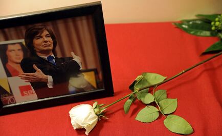 Más de un millar de personas dan su último adiós a Camilo Sesto