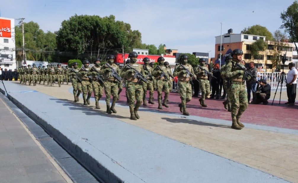 La alcaldesa de Ecatepec, Azucena Cisneros Coss, preside desfile de este 16 de septiembre. Foto: especial