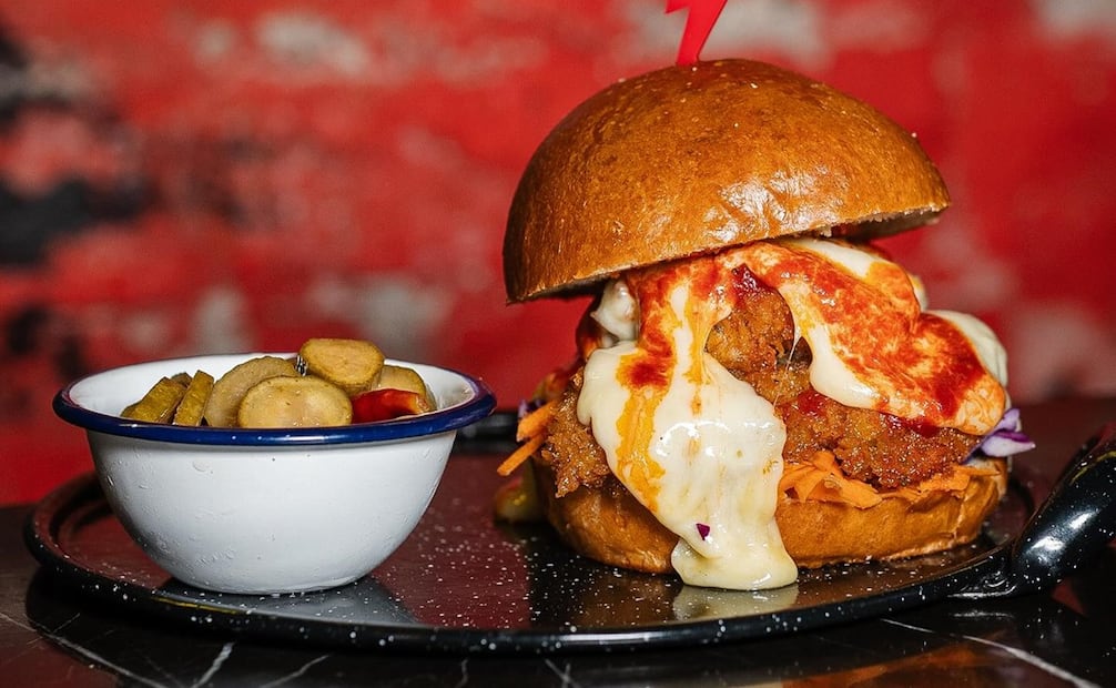 El speed dating pambolero está pensado para conocer amigos, ampliar el círculo social o hacer match. Foto: Instagram @indomita.burgers