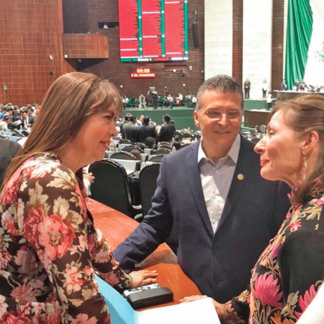 Manuel Rodríguez (centro), presidente de la Comisión de Energía de la Cámara Baja, rechazó que se haya cambiado la fecha para discutir la reforma a la ley de Pemex porque el Presidente no haya dado respaldo a la iniciativa. TOMADA DE TWITTER