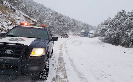Cierran carretera federal por nevadas y aguanieve en Sonora