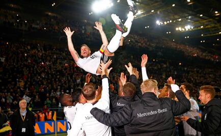 Podolski se despide de selección alemana con golazo para victoria 1-0 sobre Inglaterra