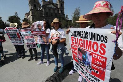 Se manifiestan frente a Palacio de Gobierno del Edomex por 4 desaparecidos en Zacatecas