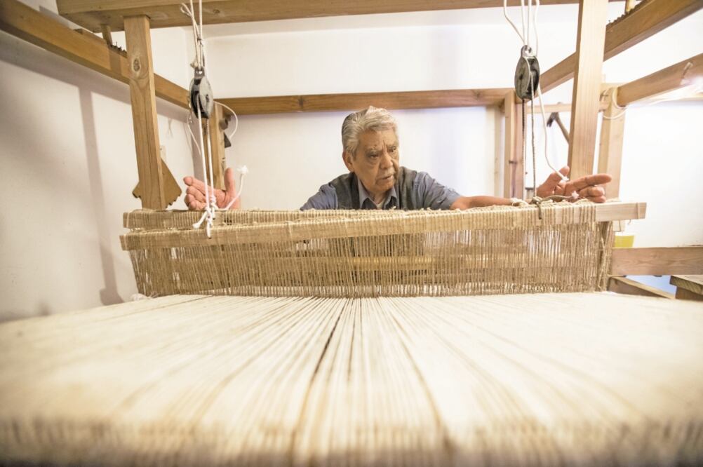 Don Ezequiel Delgado es uno de los tejedores más longevos. Con 70 años de experiencia en el tejido en telar, le preocupa no tener herederos que quieran seguir con la tradición que le dio al municipio reconocimiento internacional (GERMAN ESPINOSA)