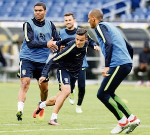 Brasil y Perú dirimen pase a cuartos de final 