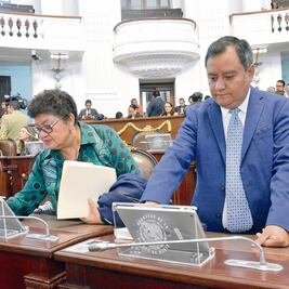 Morena presenta ley de austeridad al Congreso