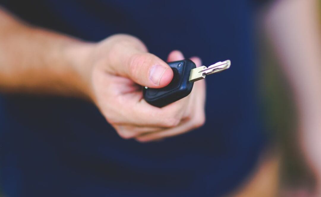 Si tienes 21 años, pasaporte y permiso de conducir, eres candidato para rentar un carro. (Foto: Pexels)