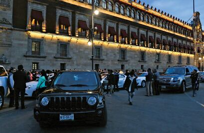 Llegan funcionarios a reunión con AMLO para analizar medidas contra coronavirus