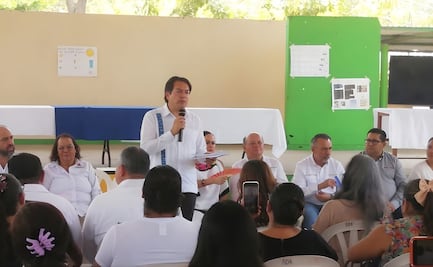 Mario Delgado visita escuelas en Dos Bocas, Tabasco; junto a padres de familia, evalúan posibilidad de reubicar planteles cercanos a Refinería