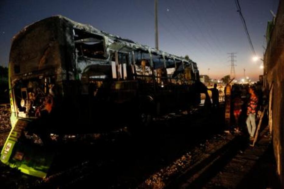 Tras ataque, reportan vehículos incendiados en Guadalajara