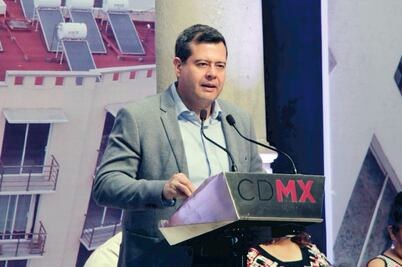 Despliegan operativo con pipas por cortes de agua