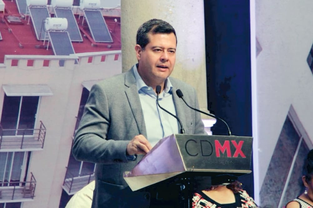 El jefe de Gobierno capitalino, José Ramón Amieva, indicó que todo el sistema de aguas estará atendiendo de manera urgente el desabasto en dos delegaciones de la Ciudad. Foto: CORTESÍA