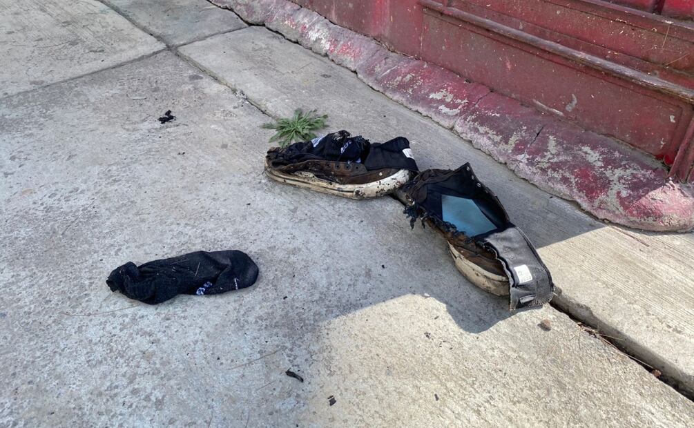 Explosión de pipa de gas en Puente de la Concordia en Iztapalapa, deja algunas víctimas sin zapatos y calcetines (10/09/2025). Foto: Valente Rosas / EL UNIVERSAL