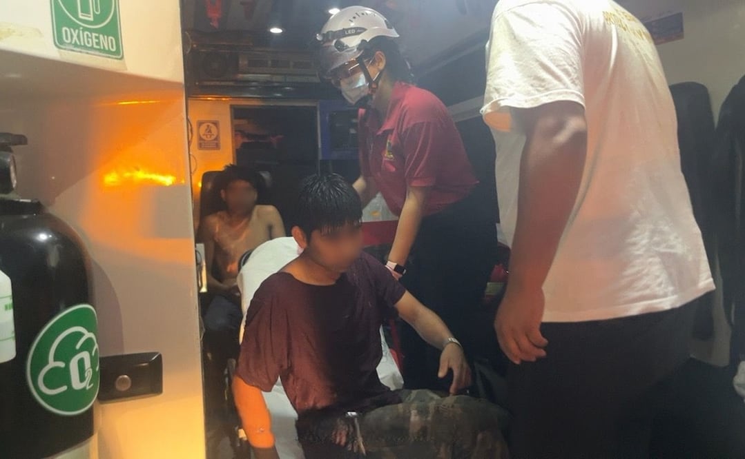 Los dos jóvenes ya presentaban signos de fatiga tras permanecer más de tres horas en el agua. Foto: Semar