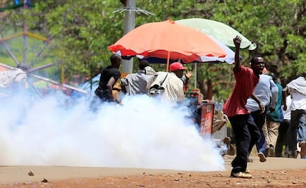 Policía usa gas lacrimógeno contra manifestantes y periodistas en Nairobi