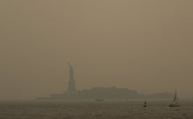 Humo de incendios en Canadá llega a Nueva York; autoridades emiten una alerta por la calidad del aire