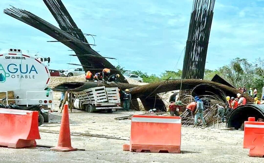 Las estructuras de hierro de un puente levantado como parte de las obras del Tren Maya, en el Tramo 6, se desplomaron y cayeron sobre un vehículo esta mañana. Foto: X, @neoliberalover