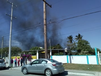 Se incendian dos pipas frente a refinería de Ciudad Madero