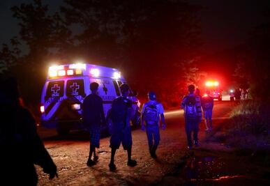 Caravana migrante reinicia su avance sobre Chiapas