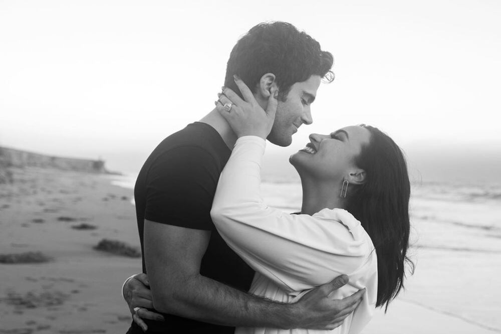 El anillo de Demi Lovato es impactante y se ha robado las mirada en redes sociales / Foto: Instagram @ddlovato