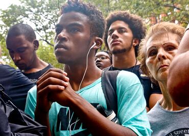 Ocupan parque de NY; exigen renuncia del jefe de Policía