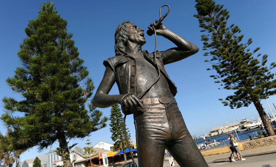 Bon Scott de bronce, hecha en tamaño real por el artista Greg James. Foto: Cortesía Highway To Hell Tour
