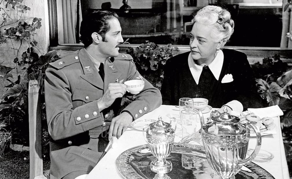 Mimí Derba con Roberto Cañedo en Salón México (1949) , dirigida por Emilio “El Indio” Fernández. Foto: Filmoteca UNAM
