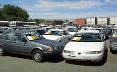 Pese a decreto, aún ofrecen legalizar autos chocolate