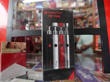 Propone Monreal regular y gravar uso de cigarros electrónicos y vapeadores