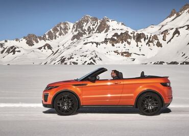 ¿Es necesario esperar a que se caliente el motor del auto?