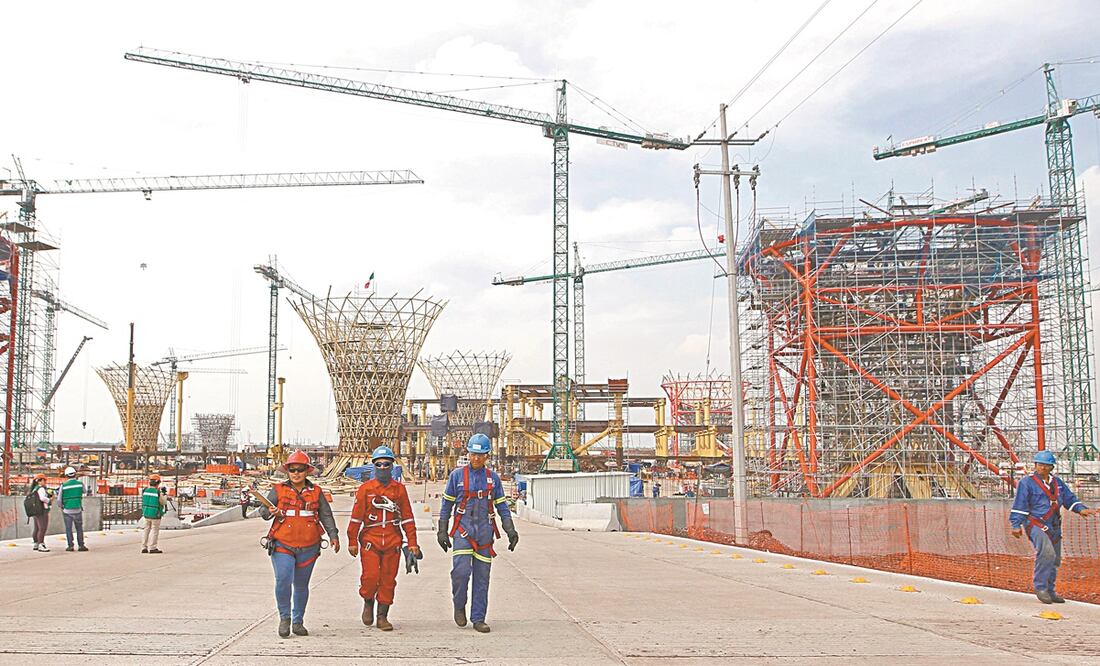Cancelar el aeropuerto de Texcoco, incumplir contratos de transporte de gas y echar atrás una planta de Constellation Brands golpearon las inversiones, dijo el CEESP. Foto: ARCHIVO EL UNIVERSAL