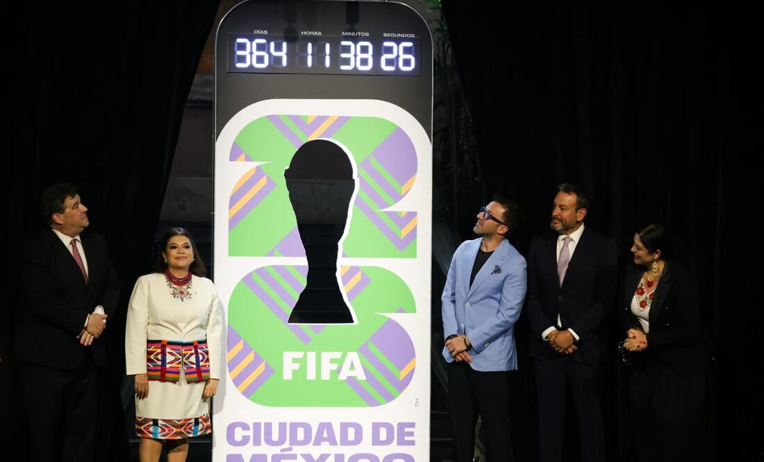 A 365 días del Mundial 2026, Clara Brugada anunció que este miércoles diversos edificios emblemáticos de la Ciudad de México se iluminarán con motivo de la Copa del Mundo 2026. Foto: Carlos Mejía/ EL UNIVERSAL.