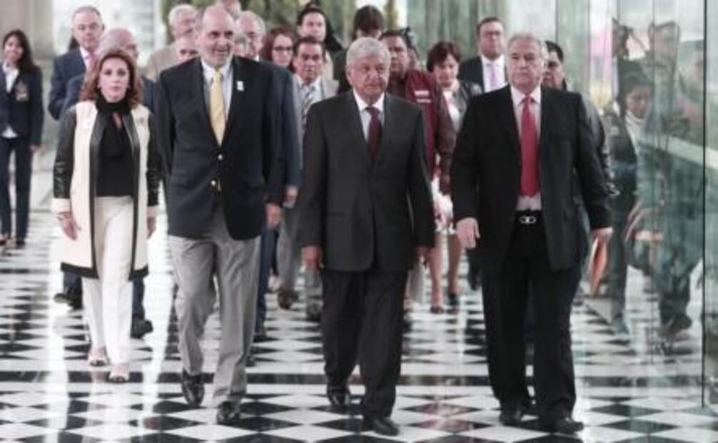 No estamos cerrados a construir el NAIM; podríamos concesionarlo: AMLO