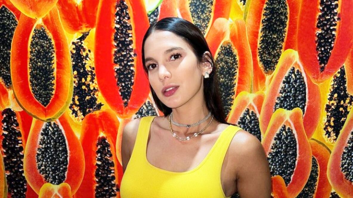 Ary Tenorio se suma a la tendencia "braless" con un suéter tipo ombliguera. ​​​​​​​Foto: Instagram @arianny.tenorio