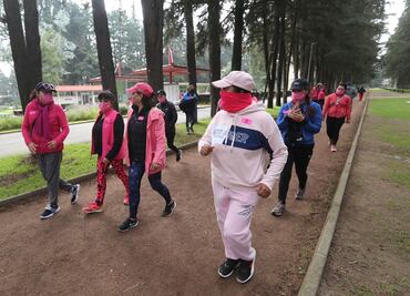 Realizan caminata rosa con causa para recaudar recursos contra el cáncer de mama