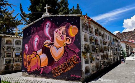 Muralistas dan color a la muerte en cementerio